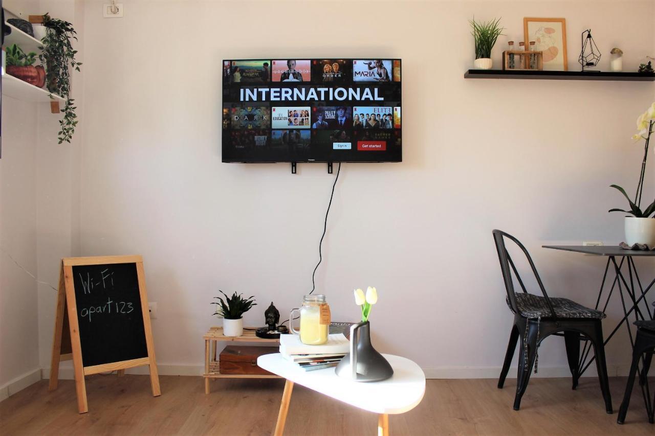 Entire Serviced Apartment With A Beautiful View Tirana Exterior foto